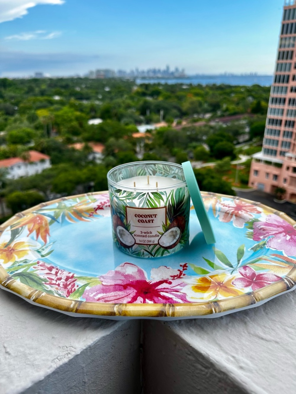 New Coconut Coast 3-Wick Tropical Scented Candle 14 oz 🥥
